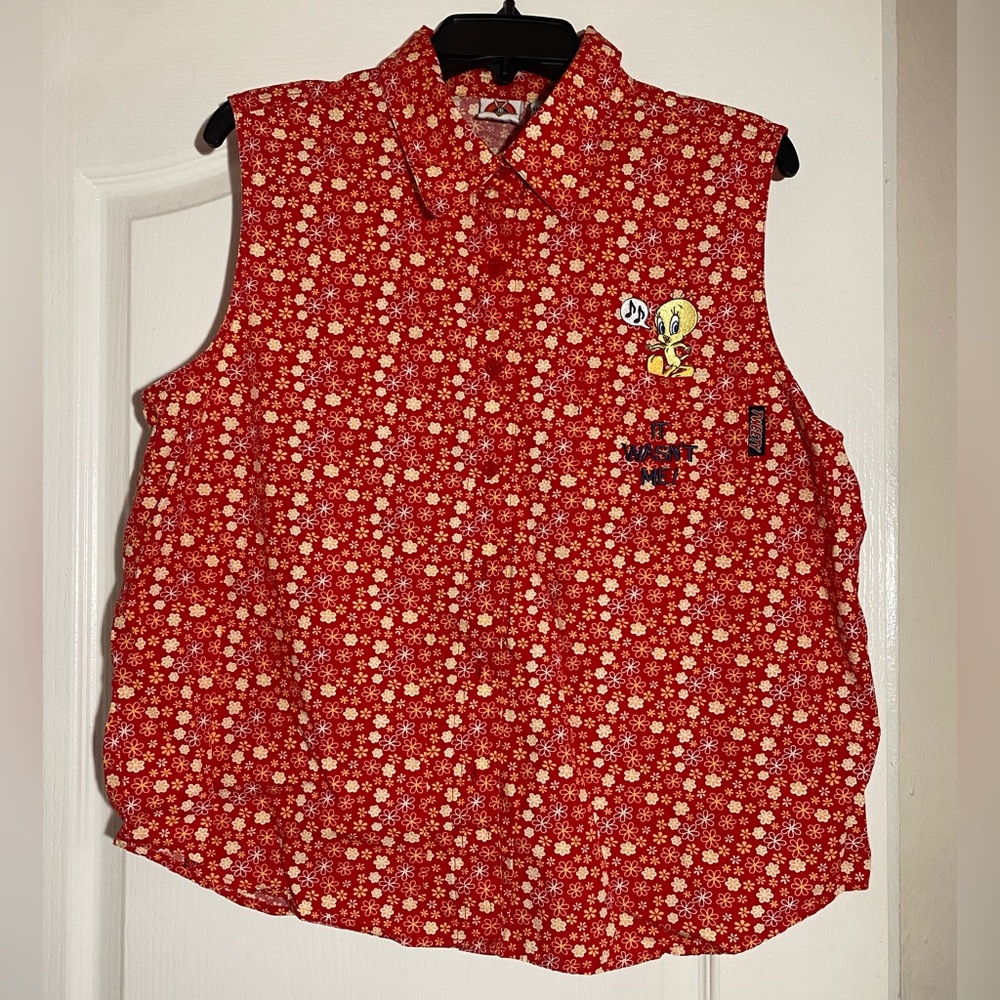 Looney Tunes sleeveless shirt, red with yellow flower pattern. XL